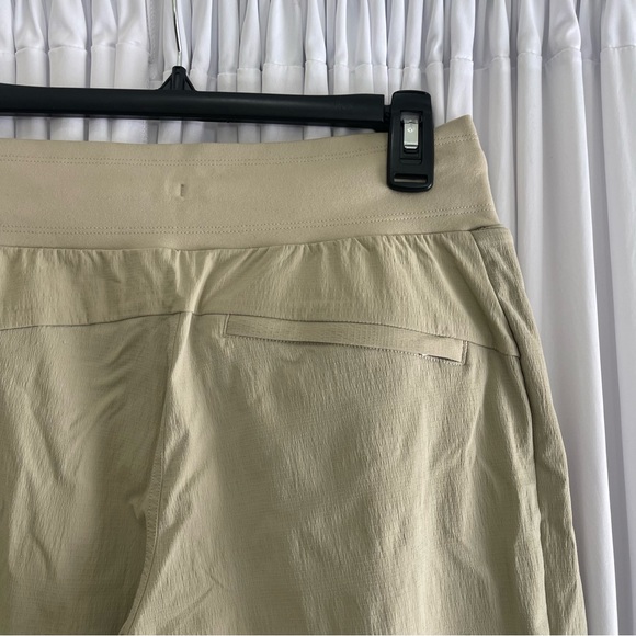 Athleta TREKKIE NORTH JOGGER in Tan/Cream size 2 - Picture 6 of 8